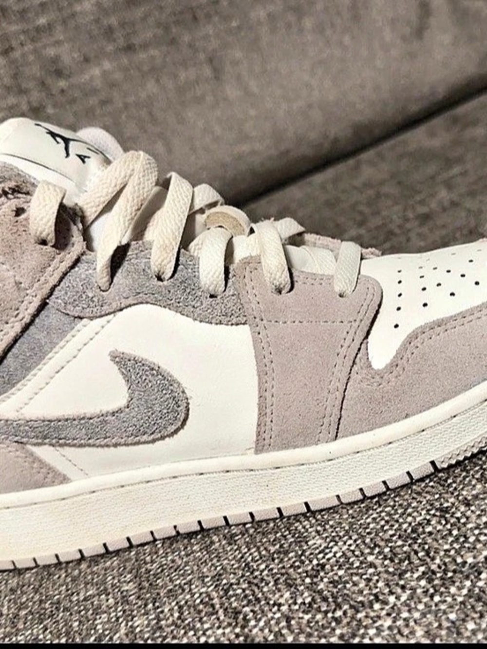 Nike Air Jordan 1 Mid High-Top Sneakers. Mens 7